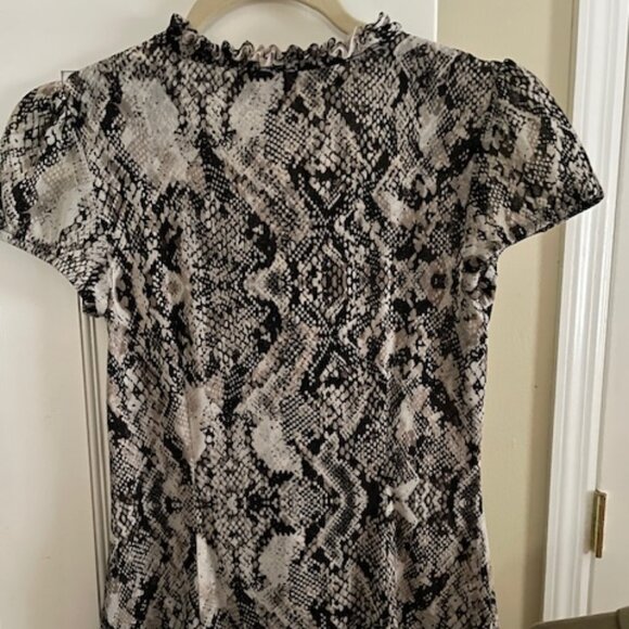 INC International Concepts Petite Medium Short Sleeved V-Neck Button Down Shirt - Picture 2 of 7